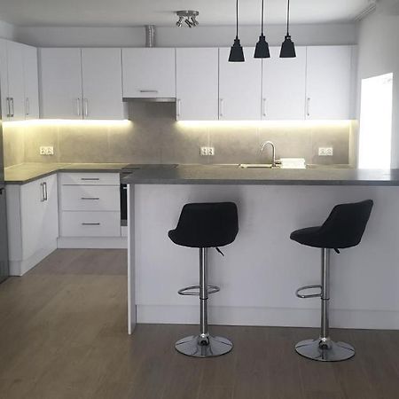 Apartament W Centrum Kielc Z Prywatnym Parkingiem Kielce Buitenkant foto