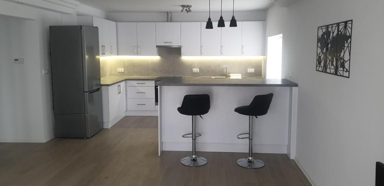 Apartament W Centrum Kielc Z Prywatnym Parkingiem Kielce Buitenkant foto