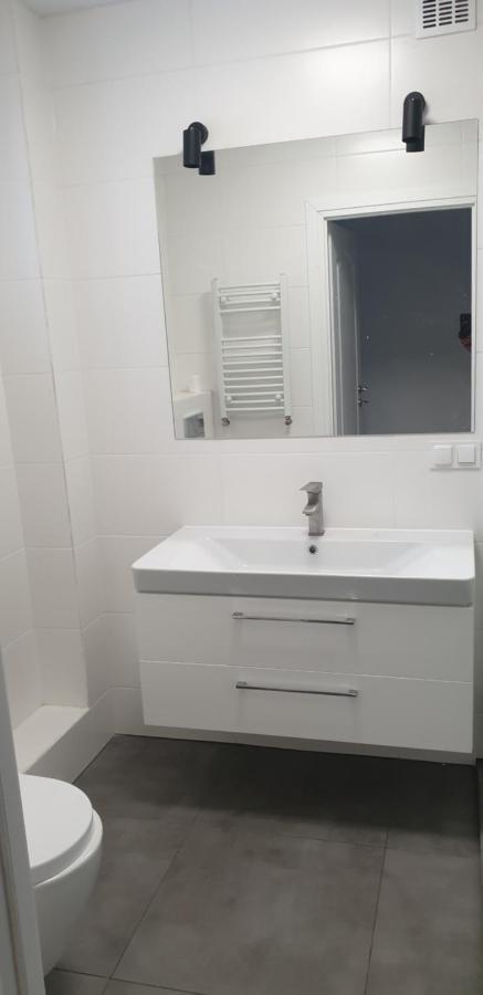 Apartament W Centrum Kielc Z Prywatnym Parkingiem Kielce Buitenkant foto