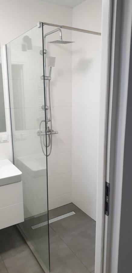 Apartament W Centrum Kielc Z Prywatnym Parkingiem Kielce Buitenkant foto